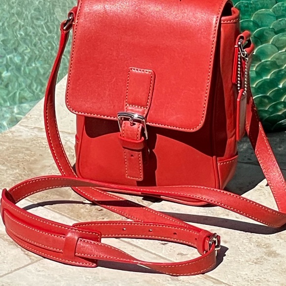 Coach Vintage Smooth LeatherWare “1941” Coral Red Camera/Messenger/Xbody Bag - Picture 11 of 14